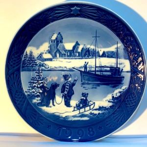 Royal Copenhagen Christmas Plate - 1998.